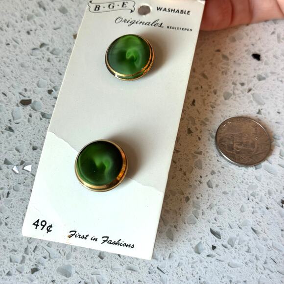 4 NEW Vintage 1950s Green & Gold BGE Buttons on Card Shank Round Marbled - Picture 5 of 9